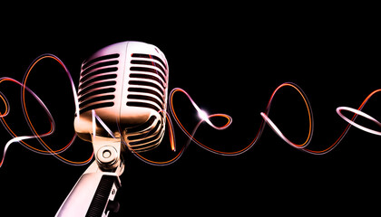 Microfone vintage em fundo escuro