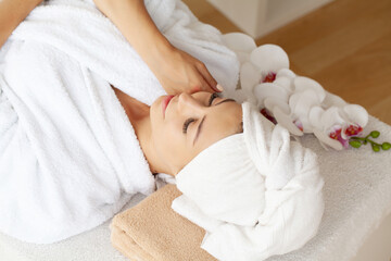 Obraz na płótnie Canvas Beautiful woman getting face massage in beauty spa