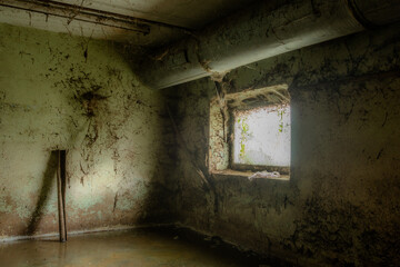 Fototapeta na wymiar old abandoned room