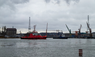 Tugboats at work on the Martwa Wisła in Gdańsk 