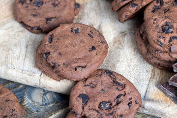 Fototapeta premium sweet crispy dessert of chocolate cookies with chocolate