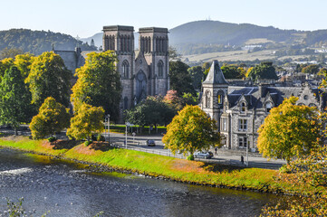 Beautiful shot of buildings and landscapes along the river Ness in Inverness, Scotland