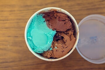 Helado casero colorido, cenital