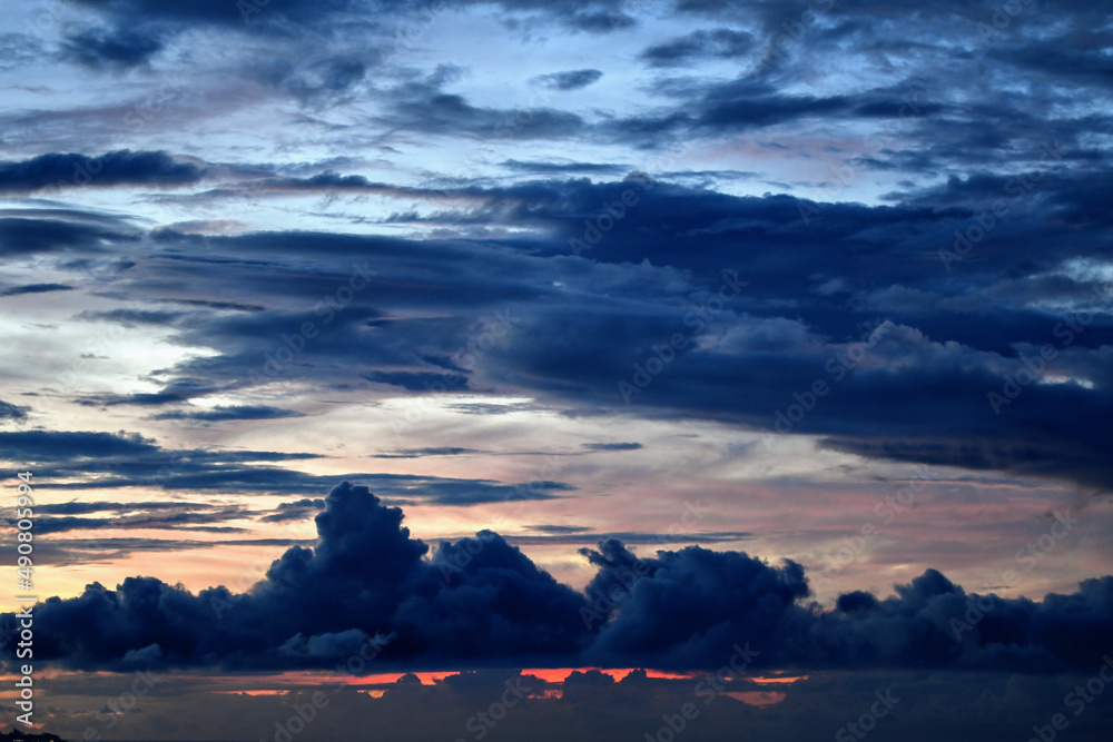 Poster Landscape view of the dramatic sky at sunset