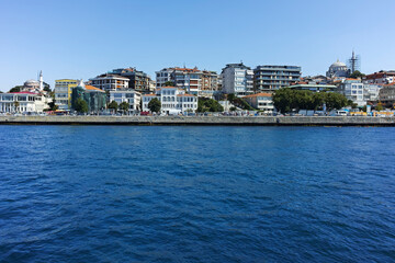 Obraz premium Panorama from Bosporus to city of Istanbul, Turkey