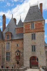 Centre - Loiret - Chateau de La Bussière - La tour d'entrée du chateau