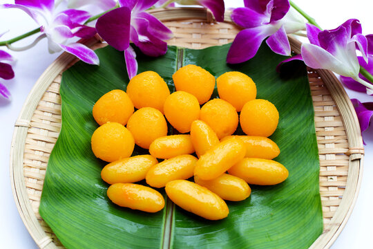 Thai dessert "Thong-Yord" and "Med Kanoon"