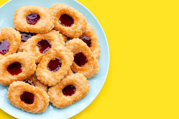 Puff pastry cookies filled with jam