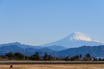 Naklejka premium 富士山静岡空港から望む富士山