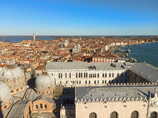 Fototapeta na wymiar general view of the city of Venice