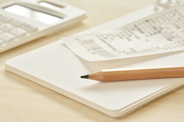 レシート　電卓　ノート
