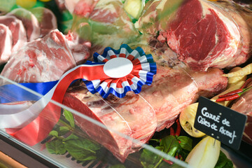 view of a meat display at a trader - obrazy, fototapety, plakaty