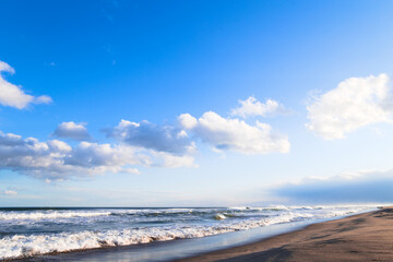 砂浜と水平線と青空