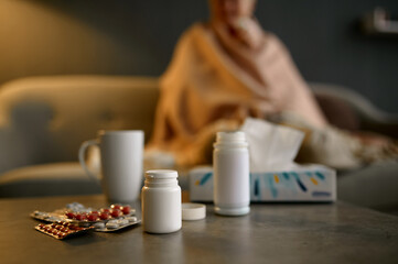 Obraz na płótnie Canvas Sick elderly woman and pills for treatment