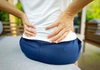 Asian women have health problems with back pain and lumbago.