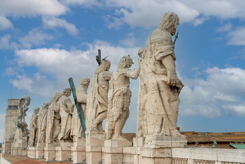 Obraz premium Vatican, Rome, Italy - June 2000: St. Peter's Square, Stone statues