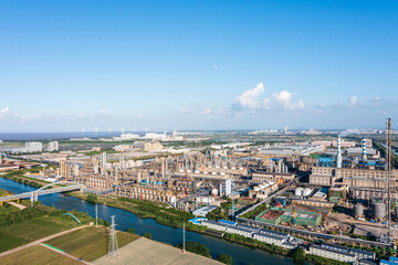 Obraz premium chemical plant in city