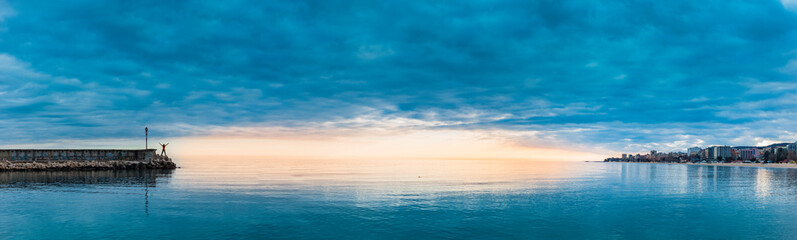 Fototapeta na wymiar Sonnenuntergang bei Goldstrand in Bulgarien am Schwarzen Meer
