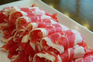 Obraz premium The sliced raw meat is piled up nicely.