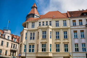 Fototapeta na wymiar görlitz, deutschland - sanierte altbauten mit turmhaus