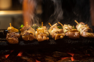 焼き鳥　炭火焼き　居酒屋