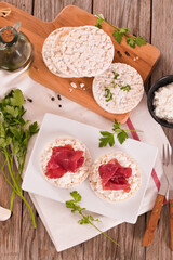 Rice cakes with milk flakes and cold beef.