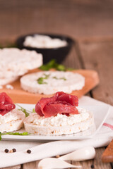 Rice cakes with milk flakes and cold beef.