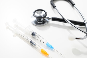 医療　注射器　聴診器　メディカル