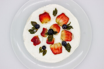 Wonderful biscuit cake with strawberries