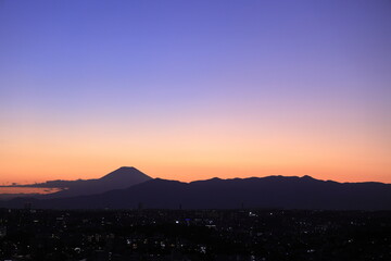 横浜からの富士山 (夕景)