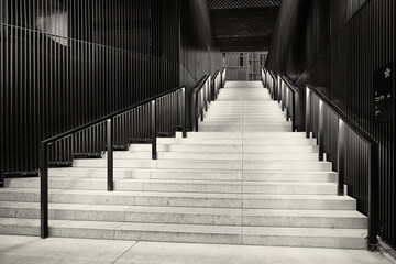 schody i poręcze czarno-białe