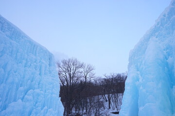 日本 北海道 千歳 冬 支笏湖 氷濤まつり © Eric Akashi