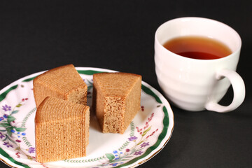 Obraz na płótnie Canvas 醤油バウムクーヘンと紅茶