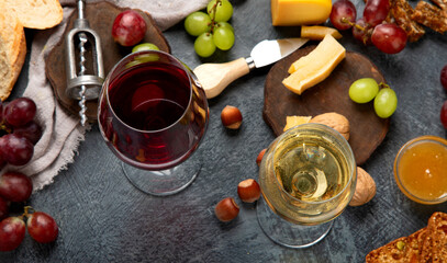 Fototapeta na wymiar Red wine with appetizers on gray background.