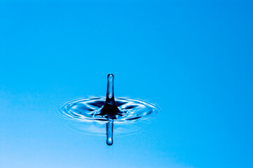 Fototapeta na wymiar Blue water drop