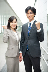 男女のビジネスパーソン
