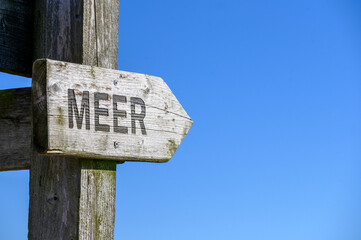 Hinweisschild zum Meer