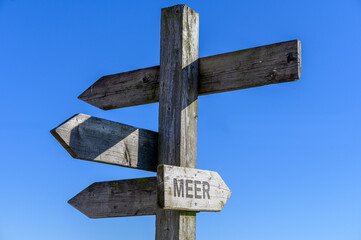 Hinweisschild zum Meer