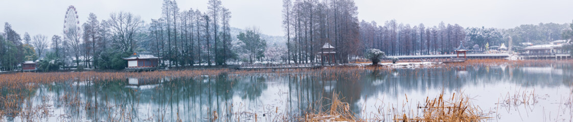 Obraz premium Winter snow scene in Moshan Scenic Area, East Lake, Wuhan, Hubei
