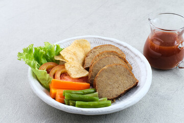 Selat solo galantin is a traditional Javanese dish that has European influences and originates from Solo, Central Java. Consisting of meat and vegetables.
