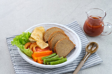 Selat solo galantin is a traditional Javanese dish that has European influences and originates from Solo, Central Java. Consisting of meat and vegetables.
