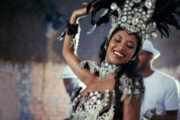 For the joy of samba. Shot of a beautiful samba dancer and her band. - obrazy, fototapety, plakaty
