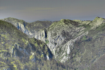 Paisaje de montaña de la Cordillera Cantábrica, en Asturias, en el entorno del Parque Nacional de Picos de Europa.
