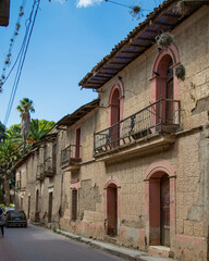 fotografia arquitectonica colonial de casas antiguas y estructuras viejas