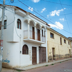 fotografia arquitectonica colonial de casas antiguas y estructuras que aun estras preservadas