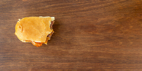 Obraz na płótnie Canvas half eaten boerewors roll on a wooden background