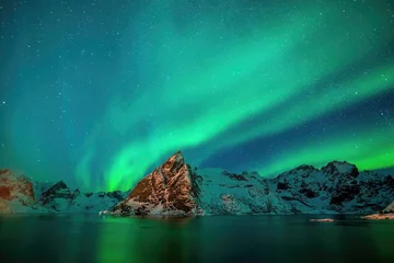 Selbstklebende Fototapeten Schöne Naturlandschaft der Lofoten in Norwegen © f11photo