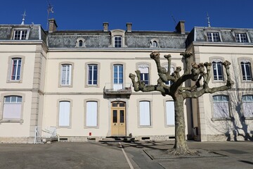Ecole élementaire publique Raymond Dorey, vue de l'extérieur, ville de Tournus, département de...
