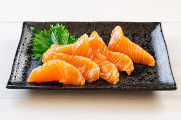 サーモンの刺し身