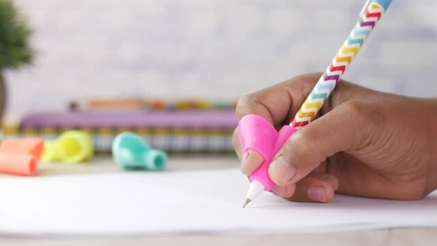 childing using writing corrector pen holder postures grip 